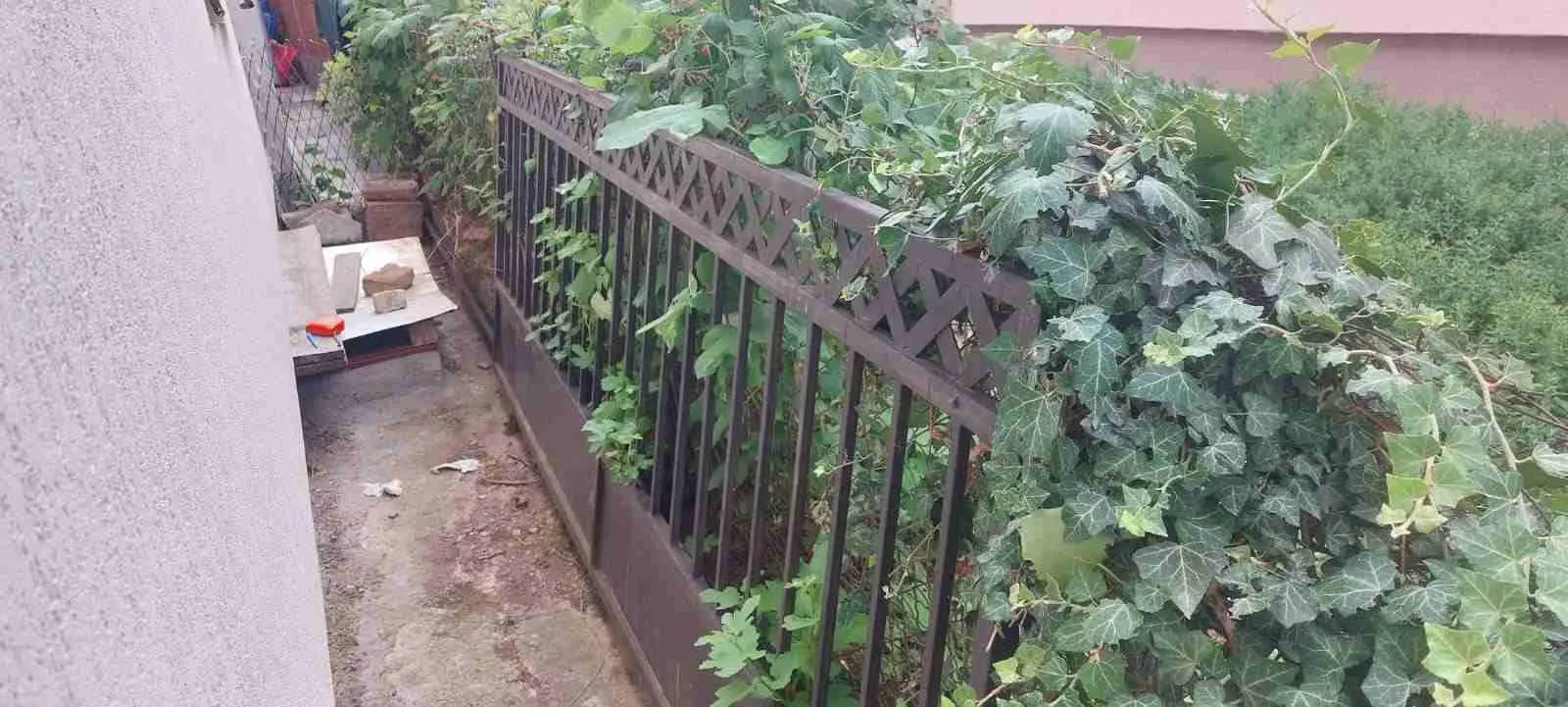 Prodavam metalna klizna vrata