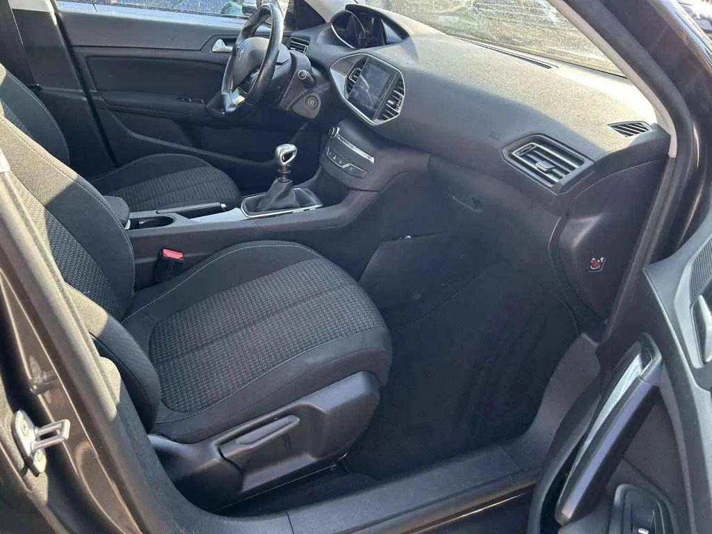 PEUGEOT 308 Facelift - 1.5 Blue-HDI - 2019г.