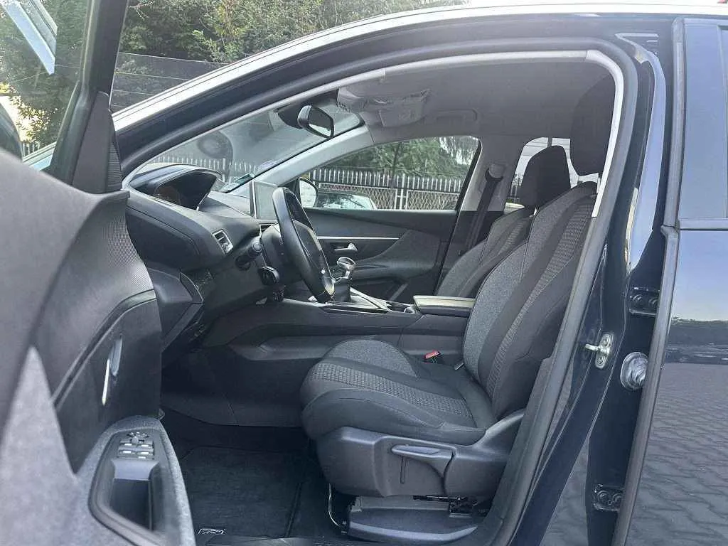 PEUGEOT 3008 - 1.2 PureTech - 2019г.