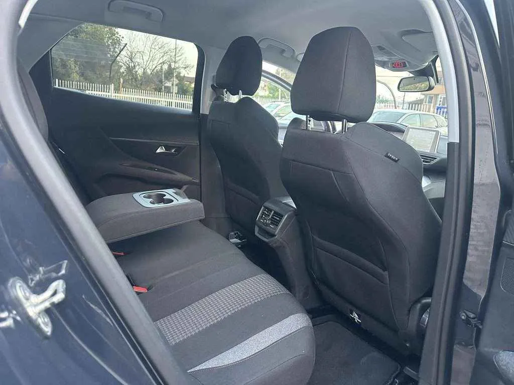 PEUGEOT 3008 - 1.2 PureTech - 2019г.