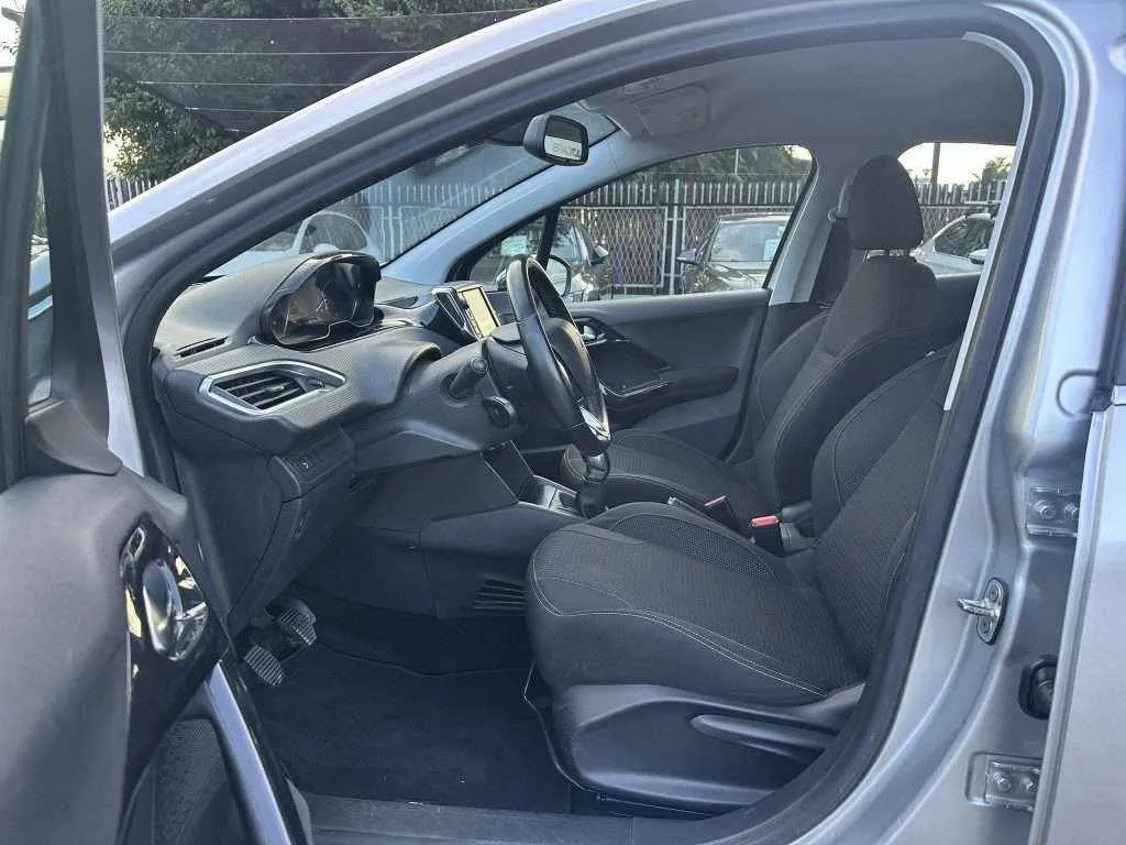 PEUGEOT 208 Allure - 1.2 PureTech - 2019г