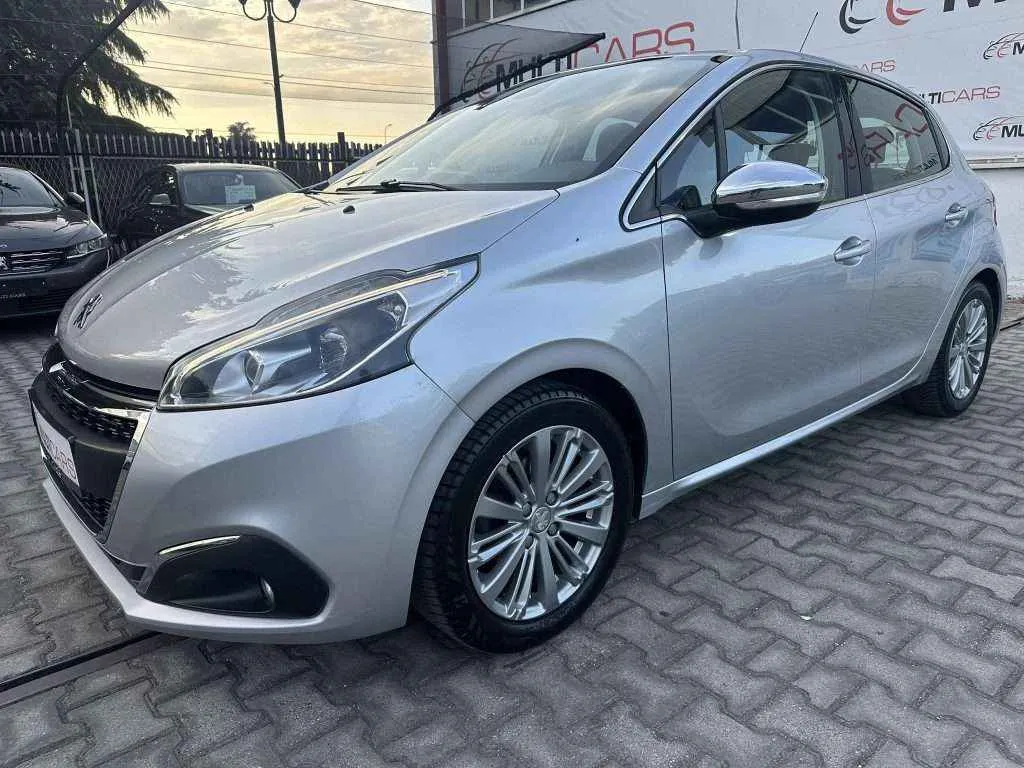 PEUGEOT 208 Allure - 1.2 PureTech - 2019г