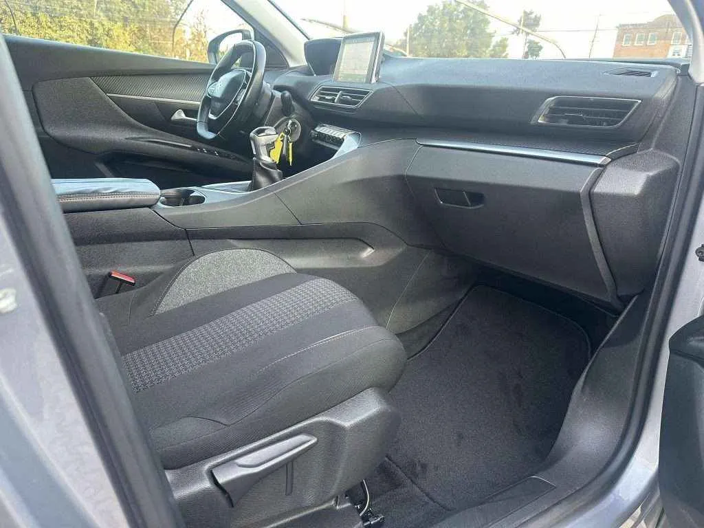 PEUGEOT 3008 Active Business - 1.2 Puretech - 2018г.