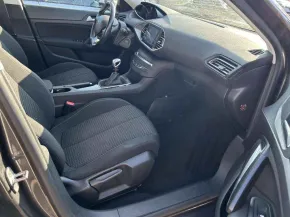 PEUGEOT 308 Facelift - 1.5 Blue-HDI - 2019г.