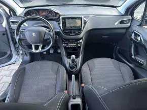 PEUGEOT 208 Allure - 1.2 PureTech - 2019г